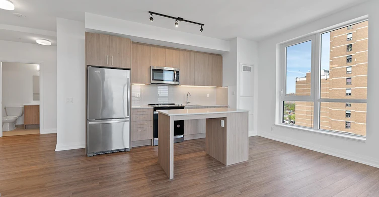 1807-286 Main Street, Toronto, ON, M4C 4X4 - 2