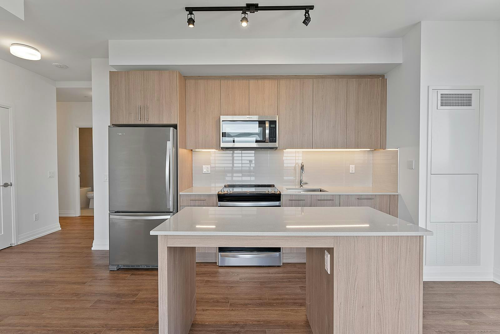 1807-286 Main Street, Toronto, ON, M4C 4X4