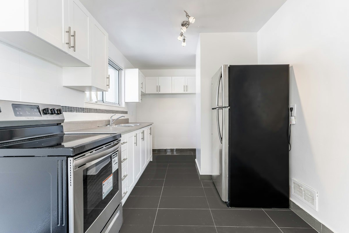 75 Bridesburg Drive, Toronto, ON, M9R 3S4 - 5
