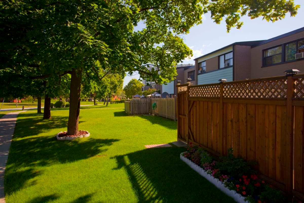 75 Bridesburg Drive, Toronto, ON, M9R 3S4 - 6