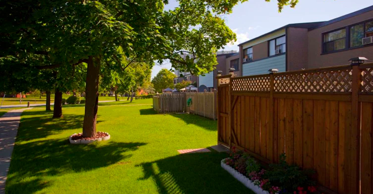 75 Bridesburg Drive, Toronto, ON, M9R 3S4 - 6