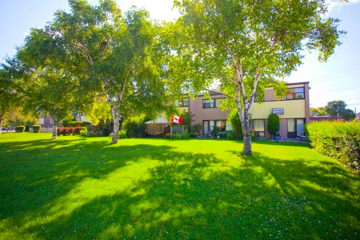 75 Bridesburg Drive, Toronto, ON, M9R 3S4 - 12