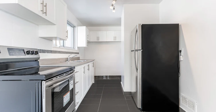 75 Bridesburg Drive, Toronto, ON, M9R 3S4 - 5