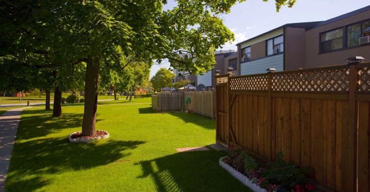 75 Bridesburg Drive, Toronto, ON, M9R 3S4 - 6
