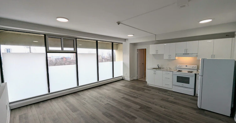 3P-130 St. Joseph's Drive, Hamilton, ON, L8N 2E8 - 3