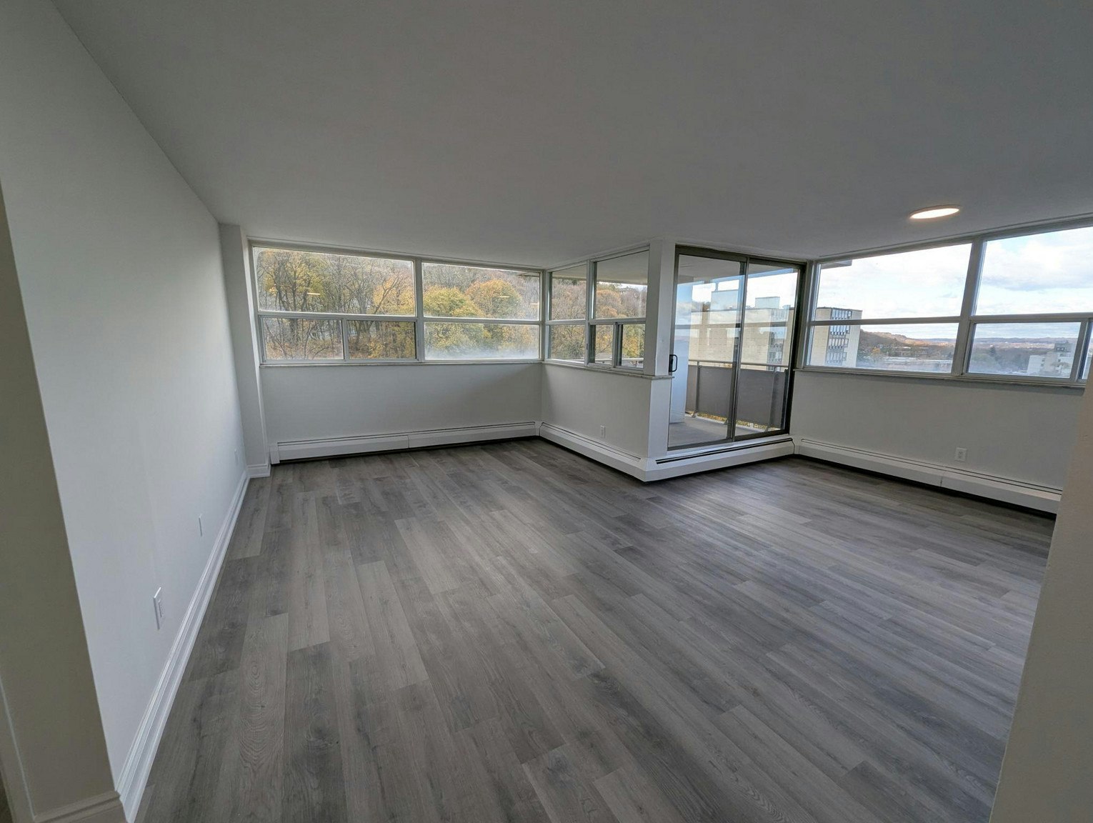 1006-130 St. Joseph's Drive, Hamilton, ON, L8N 2E8 - 2