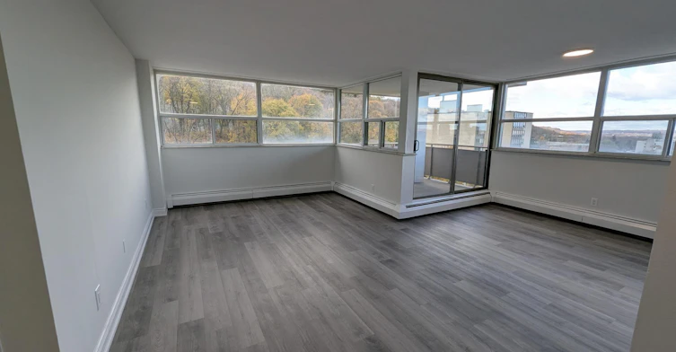 1006-130 St. Joseph's Drive, Hamilton, ON, L8N 2E8 - 2