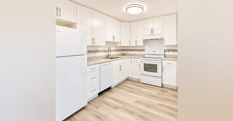 2523 105 Street, Edmonton, AB, T6J 4T5 - 2