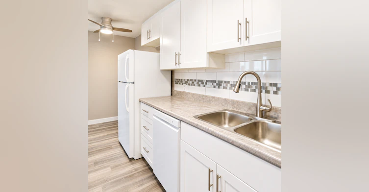 2523 105 Street, Edmonton, AB, T6J 4T5 - 3