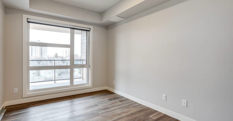 303-10119 85 Avenue NW, Edmonton, AB, T6E 2K1 - 11