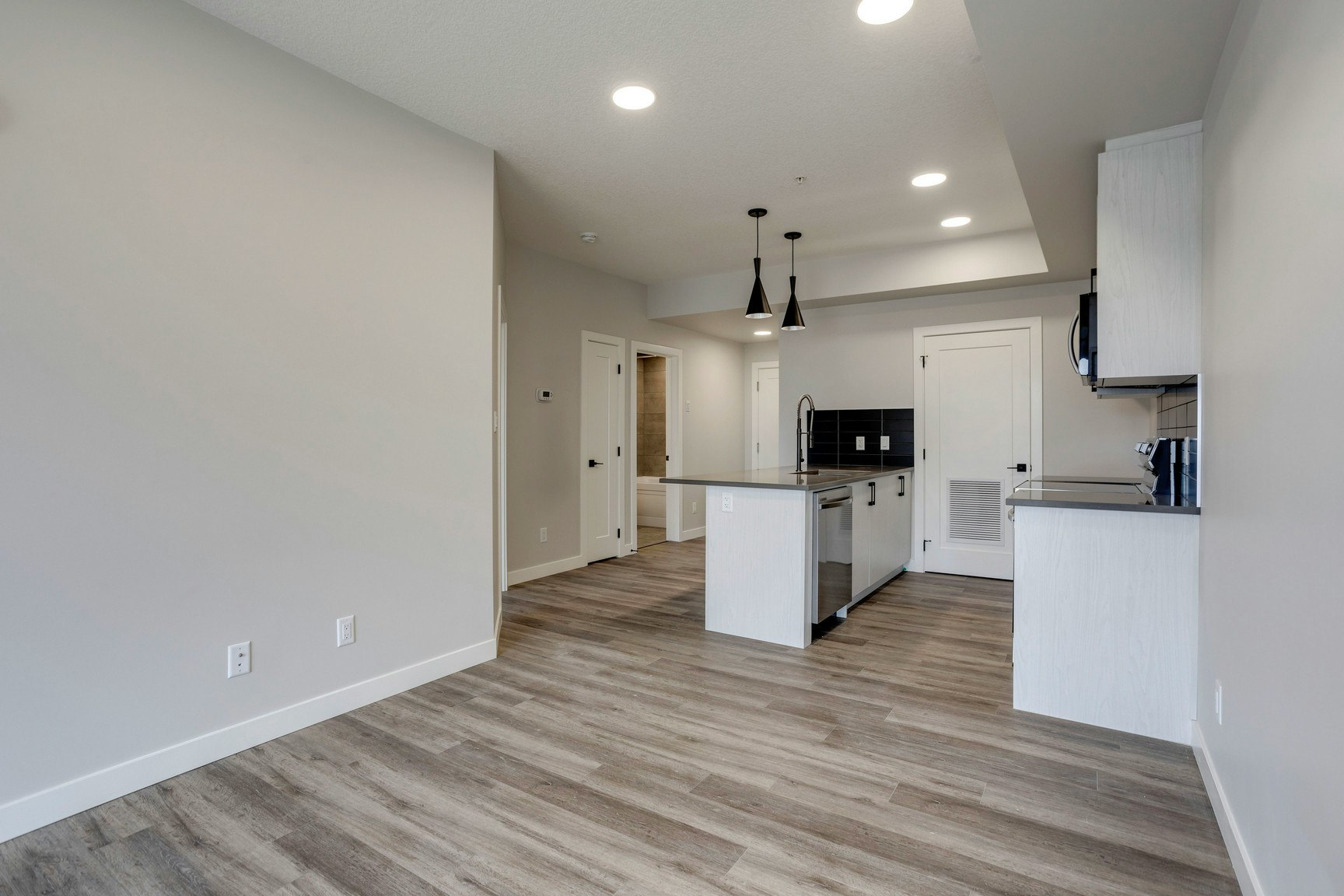 304-10119 85 Avenue NW, Edmonton, AB, T6E 2K1 - 8