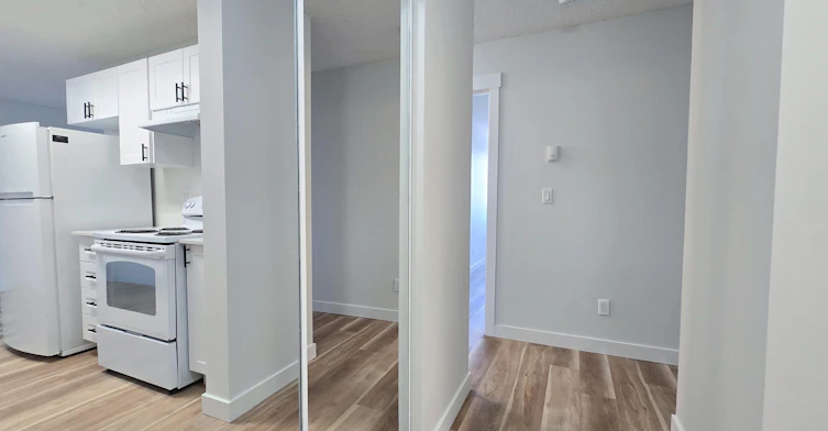 Premium-140 Harrow Circle NW, Edmonton, AB, T5A 4H7 - 4