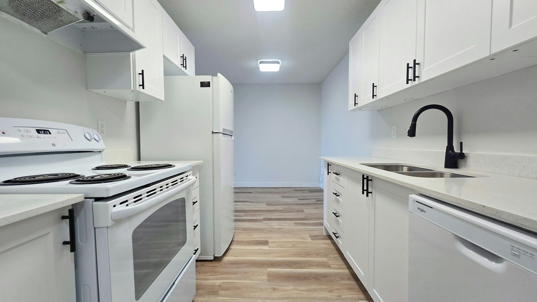Premium-140 Harrow Circle NW, Edmonton, AB, T5A 4H7 - 3