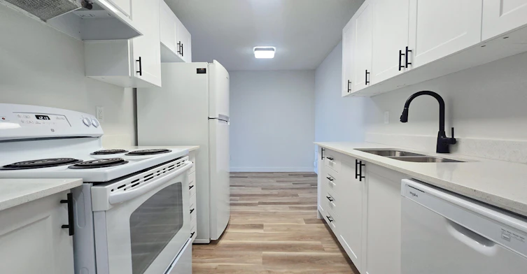 Premium-140 Harrow Circle NW, Edmonton, AB, T5A 4H7 - 3