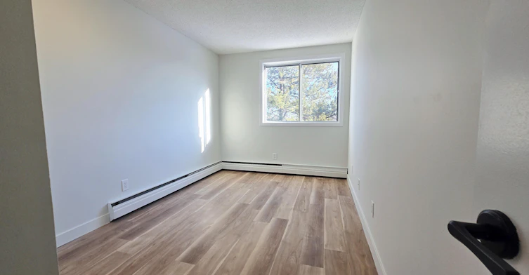 Premium-140 Harrow Circle NW, Edmonton, AB, T5A 4H7 - 10