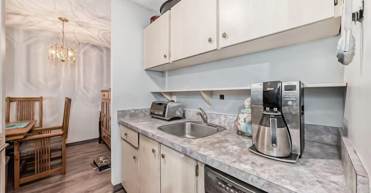 13910 Stony Plain Road NW, Edmonton, AB, T5N 3R2 - 20