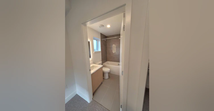 2666 Duke Street, Vancouver, BC, V5R 4S9 - 8
