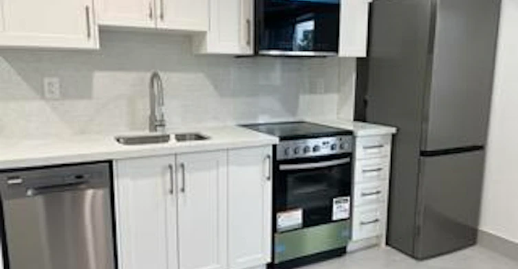 Studio-220 Cannon Street East, Hamilton, ON, L8L 2B1 - 2