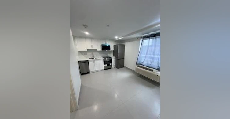 Studio-220 Cannon Street East, Hamilton, ON, L8L 2B1