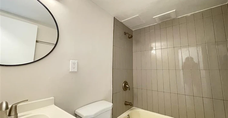 Line 05-2121 Tupper Street, Montréal, QC, H3H 1P1 - 5