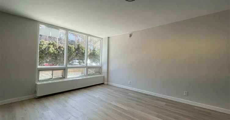 Line 01-2121 Tupper Street, Montréal, QC, H3H 1P1