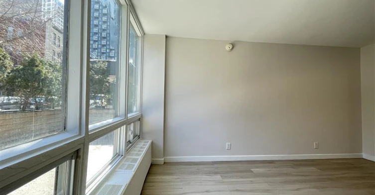 Line 01-2121 Tupper Street, Montréal, QC, H3H 1P1 - 4