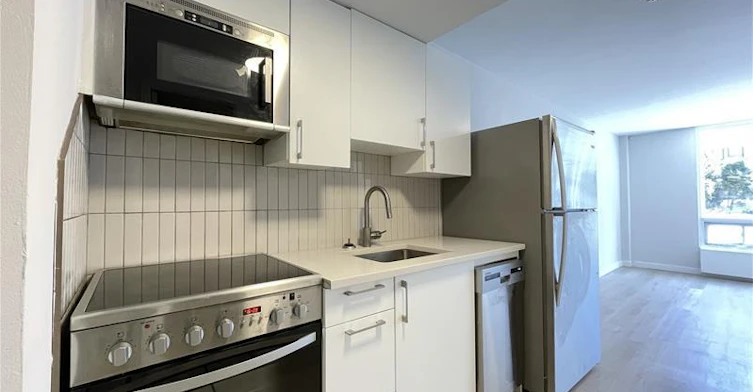 Line 01-2121 Tupper Street, Montréal, QC, H3H 1P1 - 2