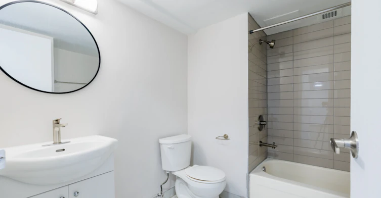 Line 02-2121 Tupper Street, Montréal, QC, H3H 1P1 - 6