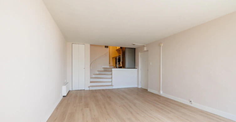 Line 02-2121 Tupper Street, Montréal, QC, H3H 1P1
