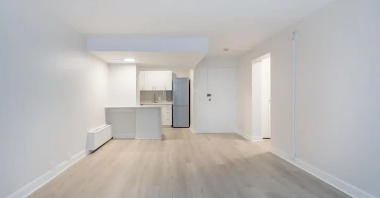 Line 13-2121 Tupper Street, Montréal, QC, H3H 1P1