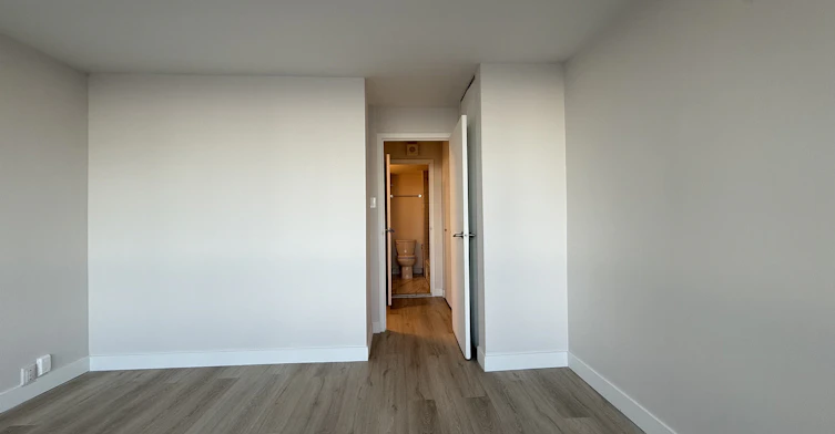 Line 04-2121 Tupper Street, Montréal, QC, H3H 1P1 - 2