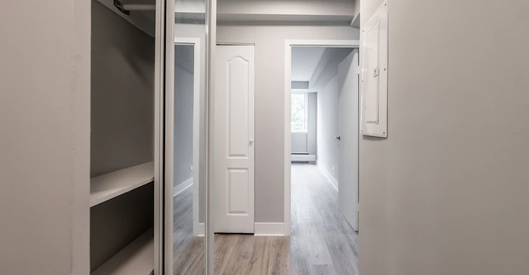 300-5765 Cote St Luc Road, Hampstead, QC, H3X 2E5 - 8
