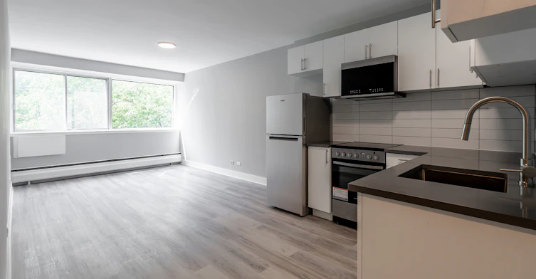300-5765 Cote St Luc Road, Hampstead, QC, H3X 2E5 - 10