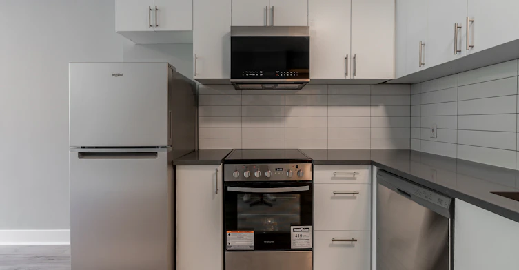 300-5765 Cote St Luc Road, Hampstead, QC, H3X 2E5
