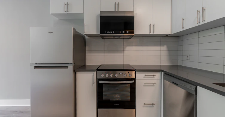300-5765 Cote St Luc Road, Hampstead, QC, H3X 2E5 - 16