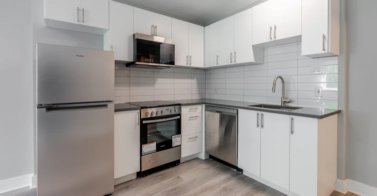 300-5765 Cote St Luc Road, Hampstead, QC, H3X 2E5 - 14