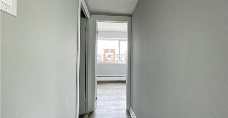 402-5765 Cote St Luc Road, Hampstead, QC, H3X 2E5