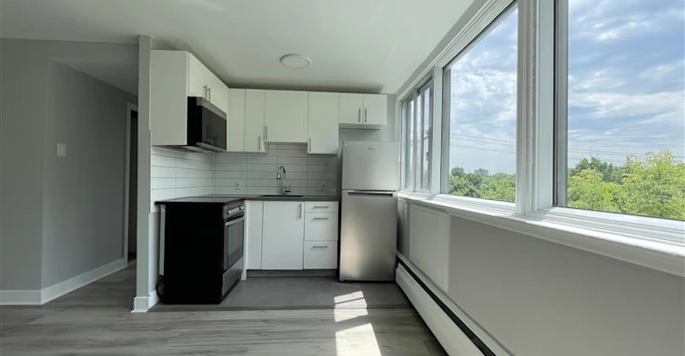 402-5765 Cote St Luc Road, Hampstead, QC, H3X 2E5 - 13