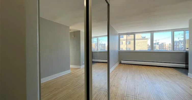 418-5765 Cote St Luc Road, Montréal, QC, H3X 2E5 - 5