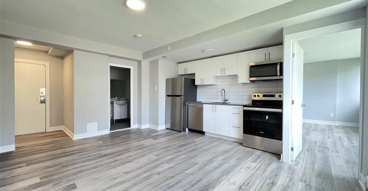 207A-5765 Cote St Luc Road, Hampstead, QC, H3X 2E5 - 2
