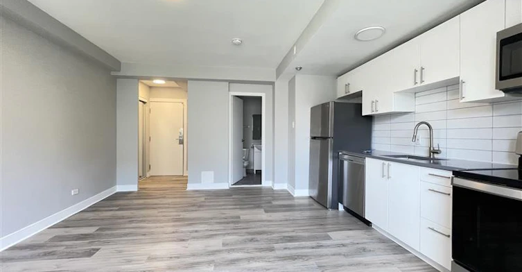 207A-5765 Cote St Luc Road, Hampstead, QC, H3X 2E5