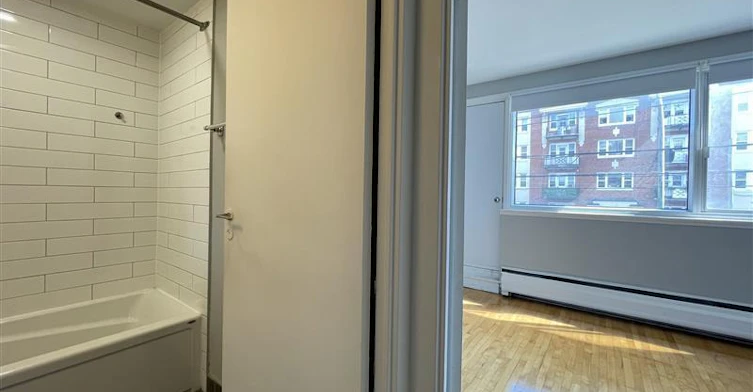 202-5765 Cote St Luc Road, Montréal, QC, H3X 2E5 - 4
