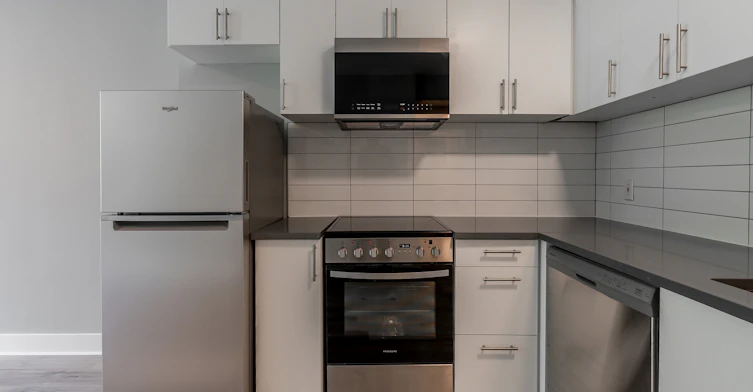 5765 Cote St Luc Road, Montréal, QC, H3X 2E5 - 3