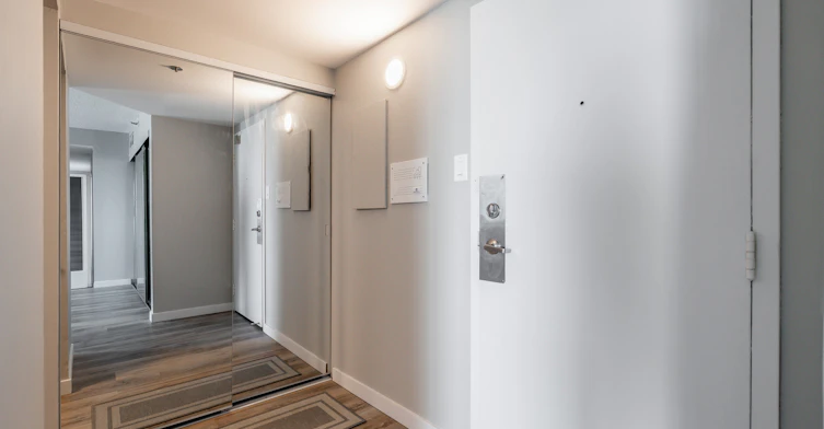Line 01-1951 Maisonneuve Boulevard East, Montréal, QC, H2K 2C9