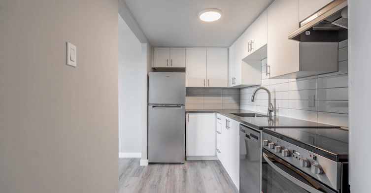 Line 02-1951 Maisonneuve Boulevard East, Montréal, QC, H2K 2C9 - 6