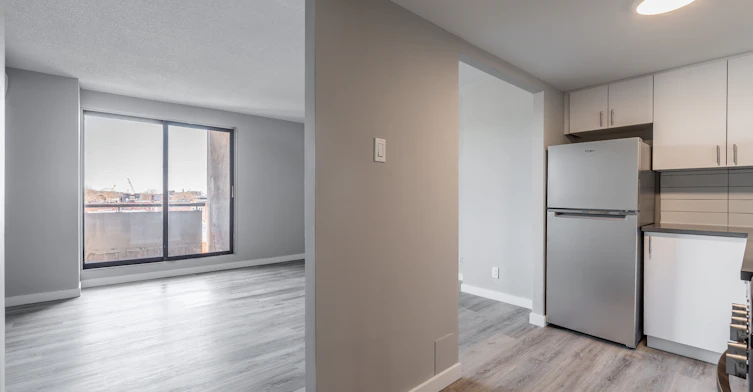 Line 02-1951 Maisonneuve Boulevard East, Montréal, QC, H2K 2C9