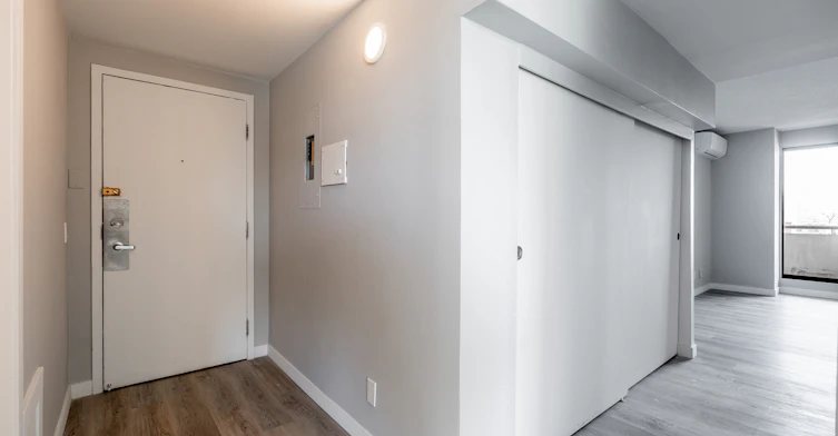Line 02-1951 Maisonneuve Boulevard East, Montréal, QC, H2K 2C9 - 13