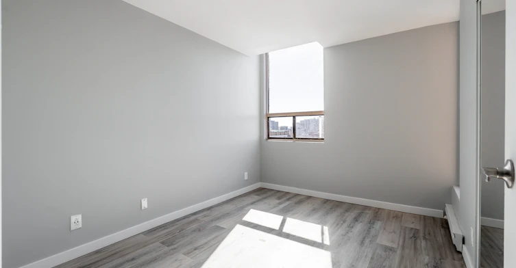 Line 03-1951 Maisonneuve Boulevard East, Montréal, QC, H2K 2C9