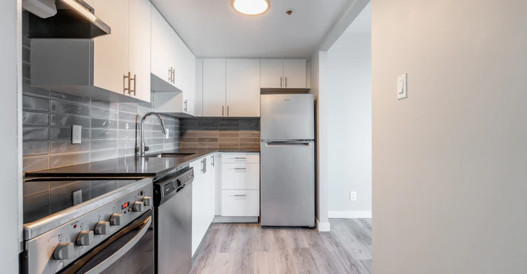 Line 03-1951 Maisonneuve Boulevard East, Montréal, QC, H2K 2C9 - 14