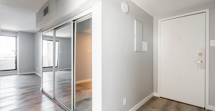Line 03-1951 Maisonneuve Boulevard East, Montréal, QC, H2K 2C9 - 7